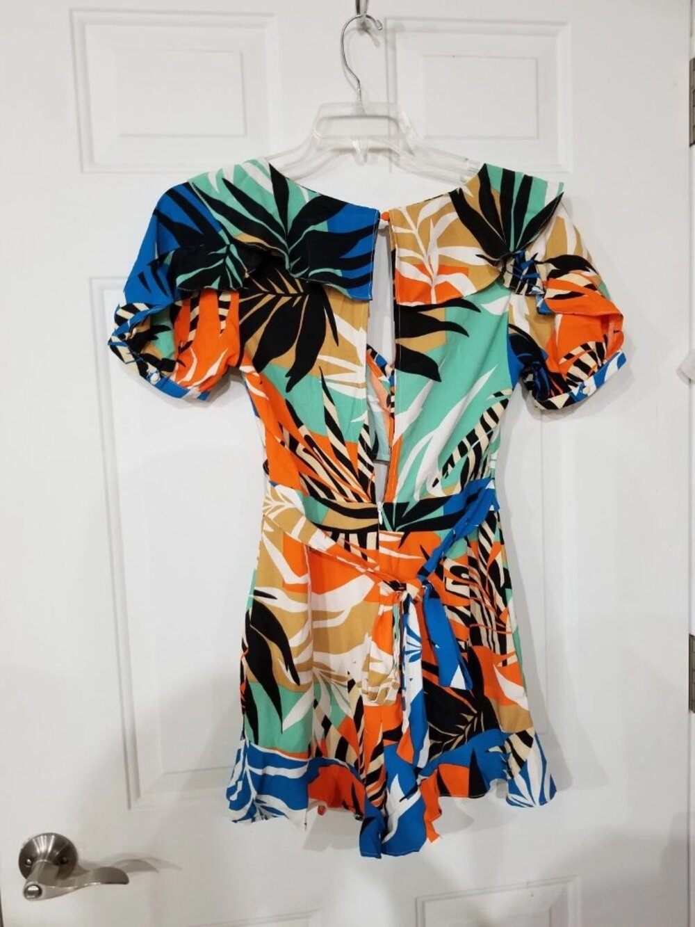 Lulumari Size Small V Neck Cut Out Ruffle Romper Tropica - Picture 3 of 7